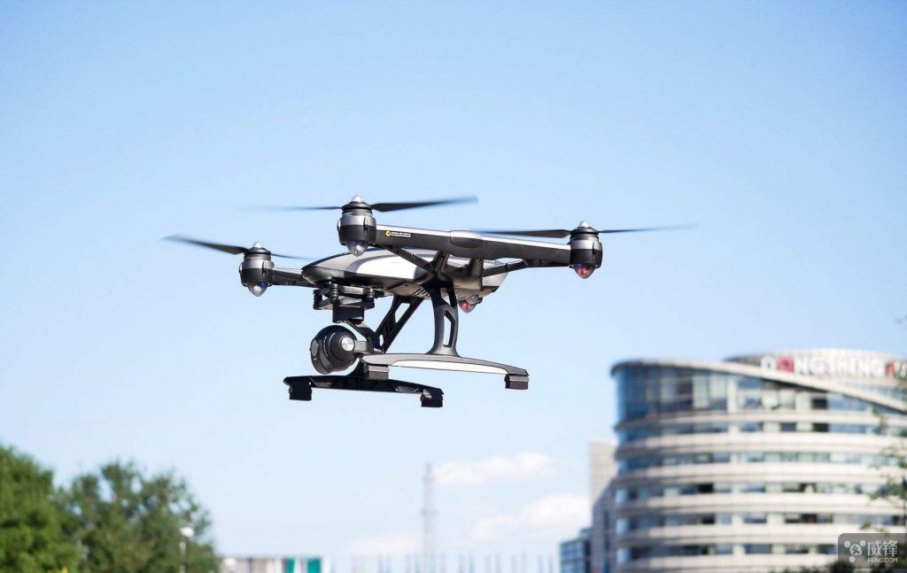 这个听起来很厉害用脑力控制一大群无人机