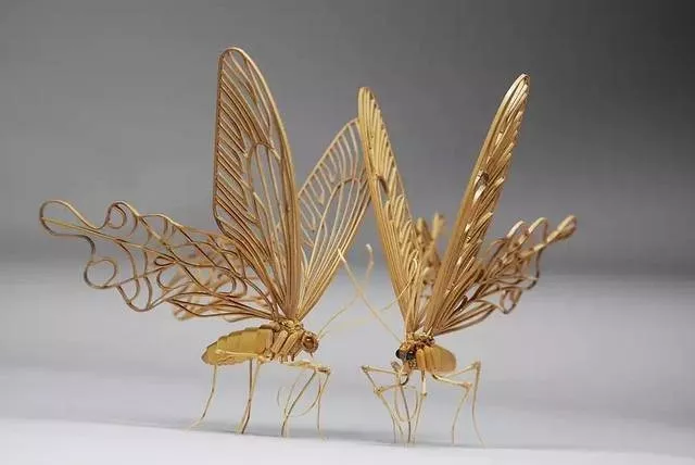 世上的竹艺有很多,也极为精致梁平的竹帘画,崇庆的瓷胎竹编江安的竹簧