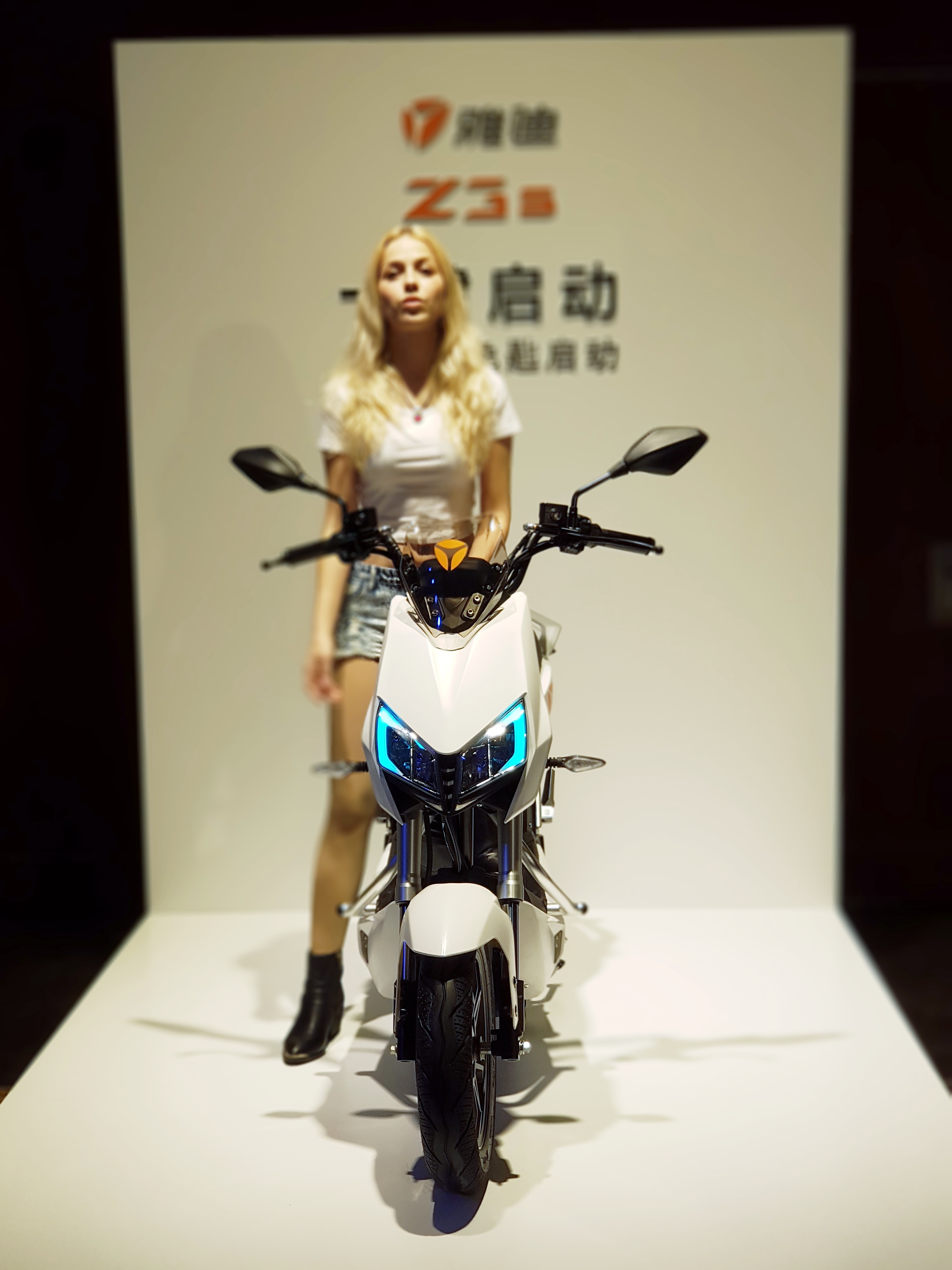 8688元的雅迪z3s电动车来了更智能更高端的一次升级