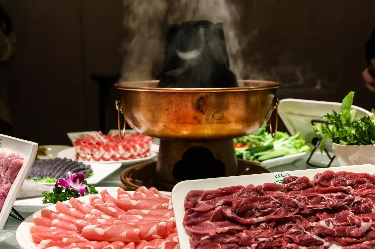 北京深秋涮肉季围一炉老北京吃了二十年的铜锅