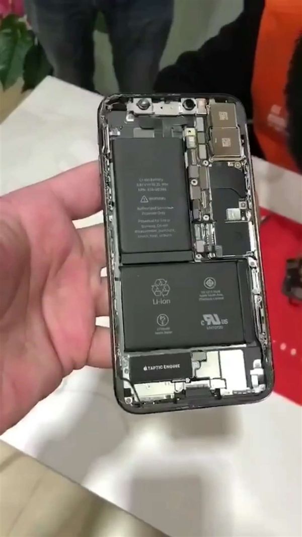 中国奉上iphonex首拆首次双电池主板缩小一半