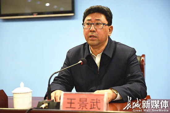 十九大精神在基层董仚生在深州宣讲党的十九大精神时强调高举旗帜推动