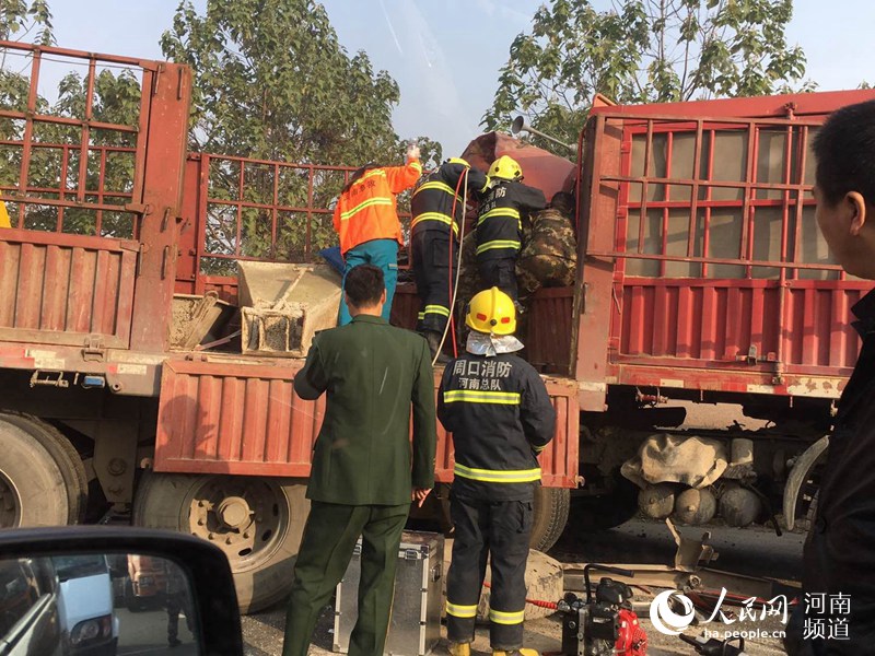 河南永登高速太康县境内发生40余辆车连环相撞车祸,数十辆车受损