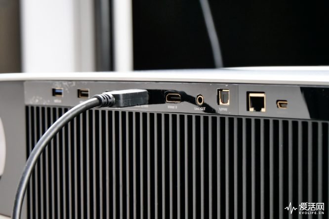 贴墙投射巨屏画面极米a1pro能干掉家用电视吗