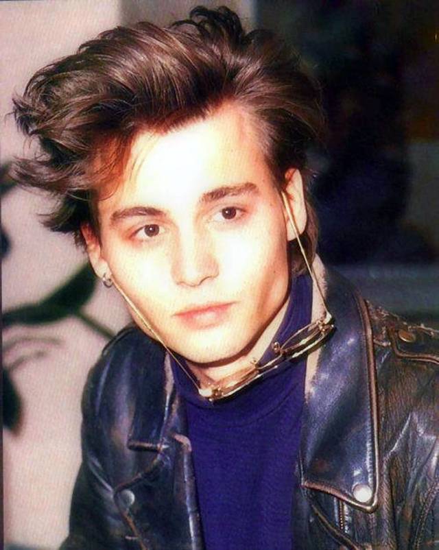 johnny-depp-young-twitter-jj-bgo__iphone_640