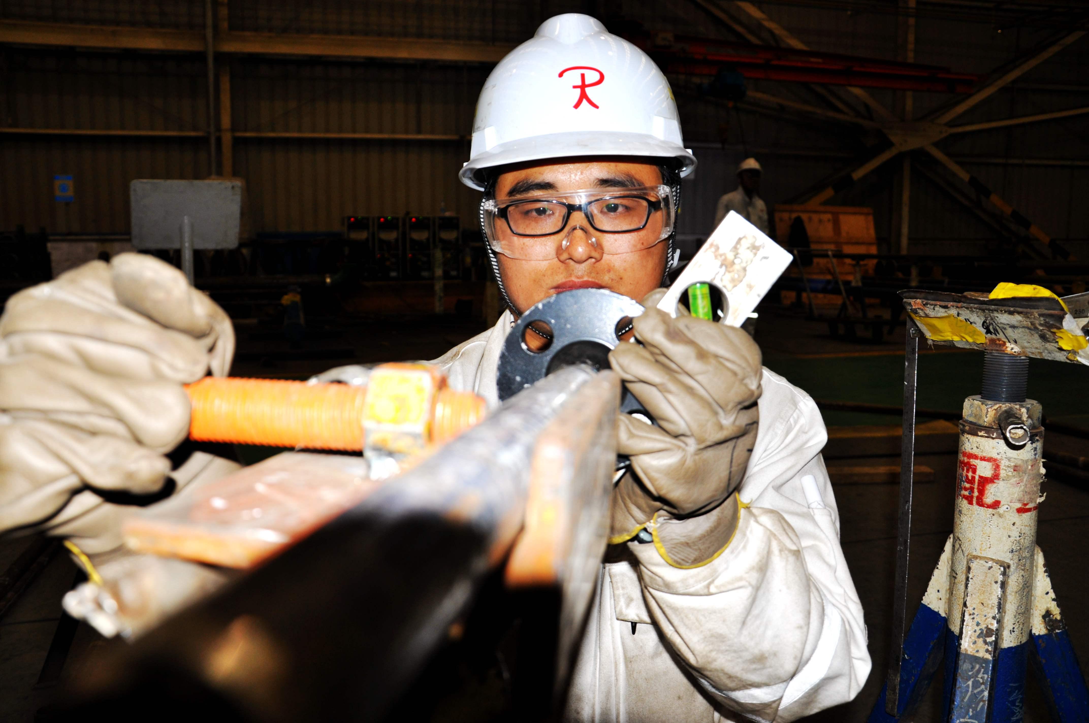 船厂"焊把子"日薪280 午餐自备省是宝贵的时间