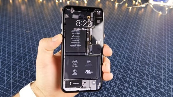 拆掉iphone x的后壳     为了尽可能地将这部"透明手机"做得极致