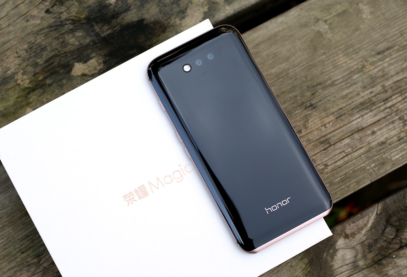 科技感十足指引手机发展走向!荣耀magic魔力无限!_凤凰网科技_凤凰网