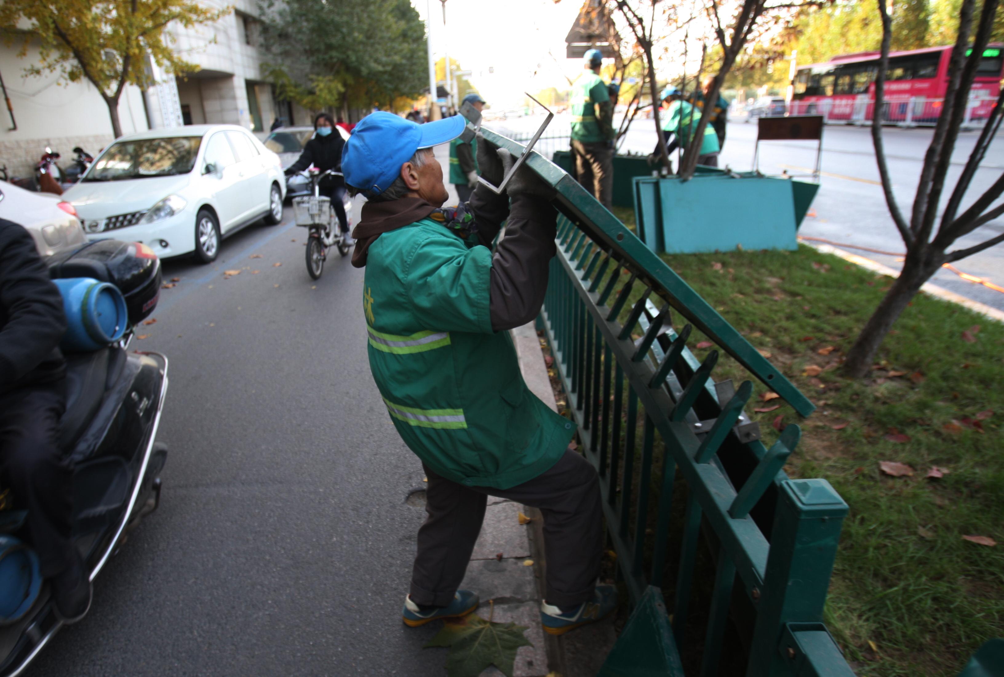 六旬老太打零工养老,不为赚钱为健身!