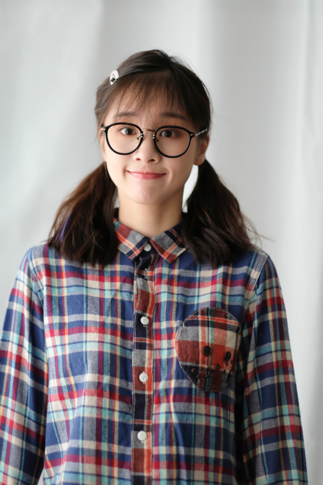 章龄之职场晋升写真朝气满满吸睛无数