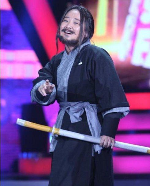 沈凌的经典模仿对象有陈鲁豫,萧敬腾,潘美辰等瞿颖的经典模仿对象有