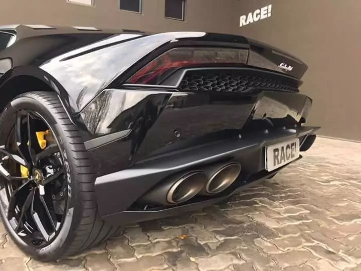 街拍丨网友外国街拍兰博基尼huracan