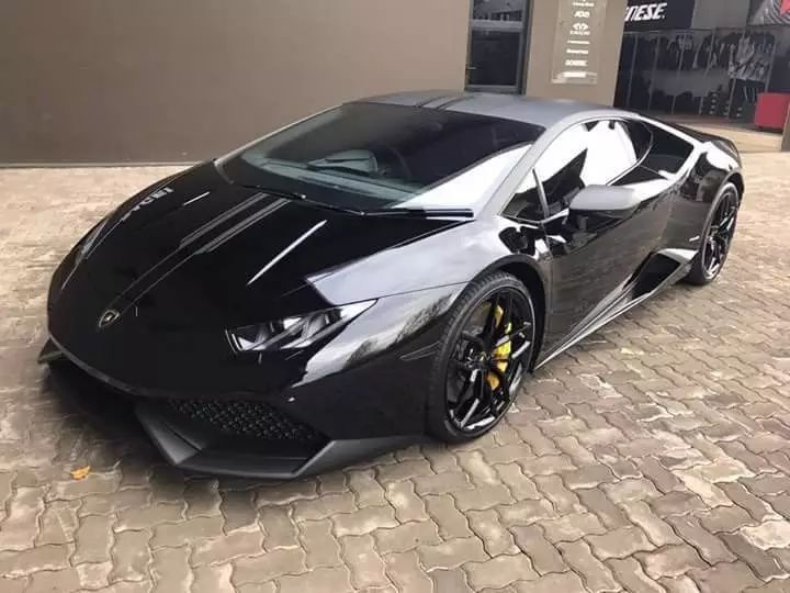 街拍丨网友外国街拍兰博基尼huracan