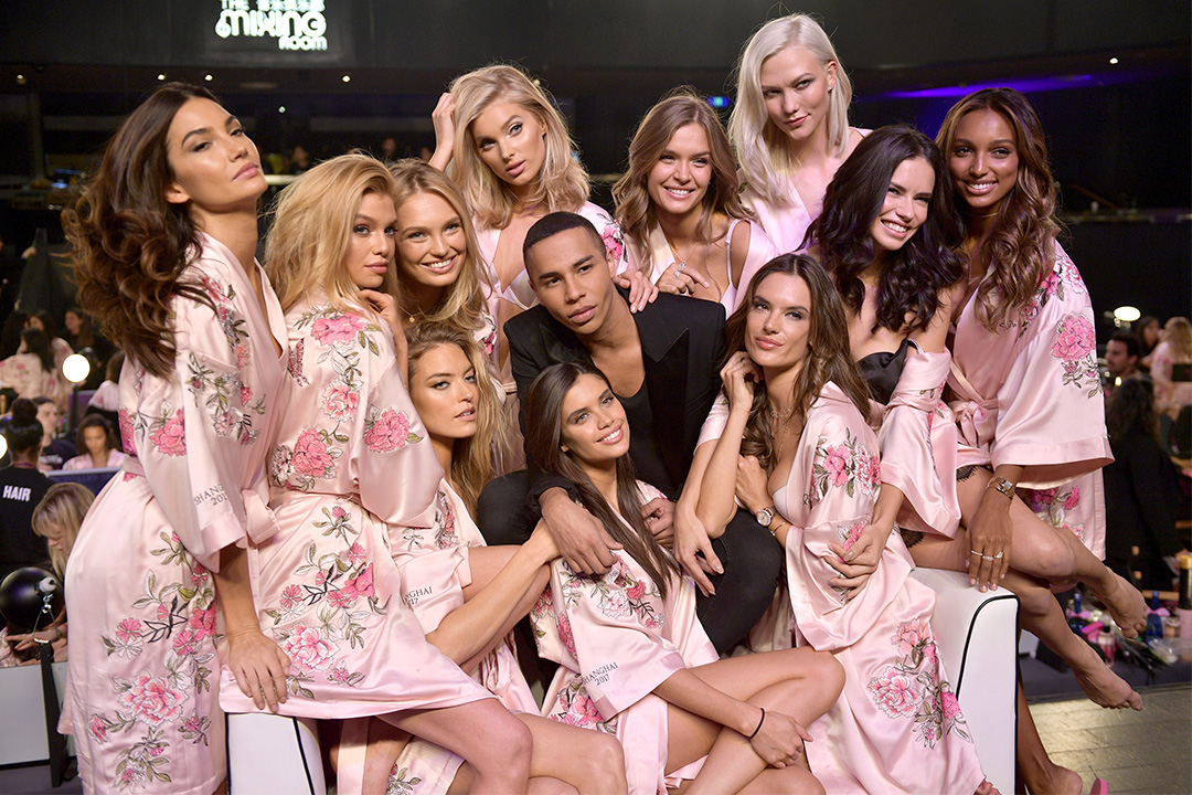 正文1/12 2017年11月20日,上海,2017维多利亚的秘密内衣秀,众超模后台