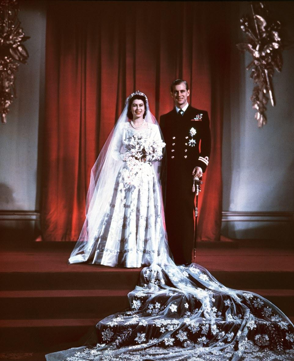 英国女王结婚照图片