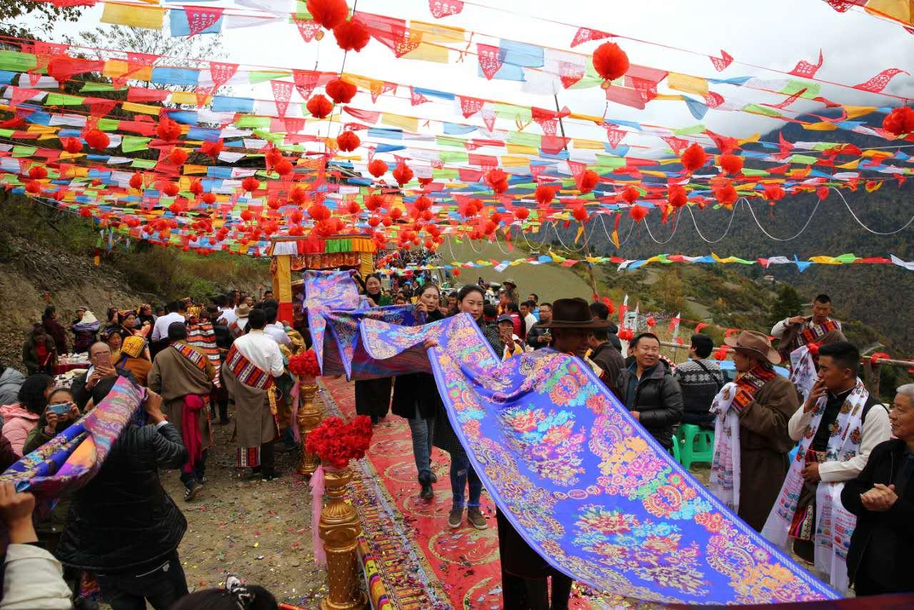 深山中这场特别的藏族婚礼 让你长了见识