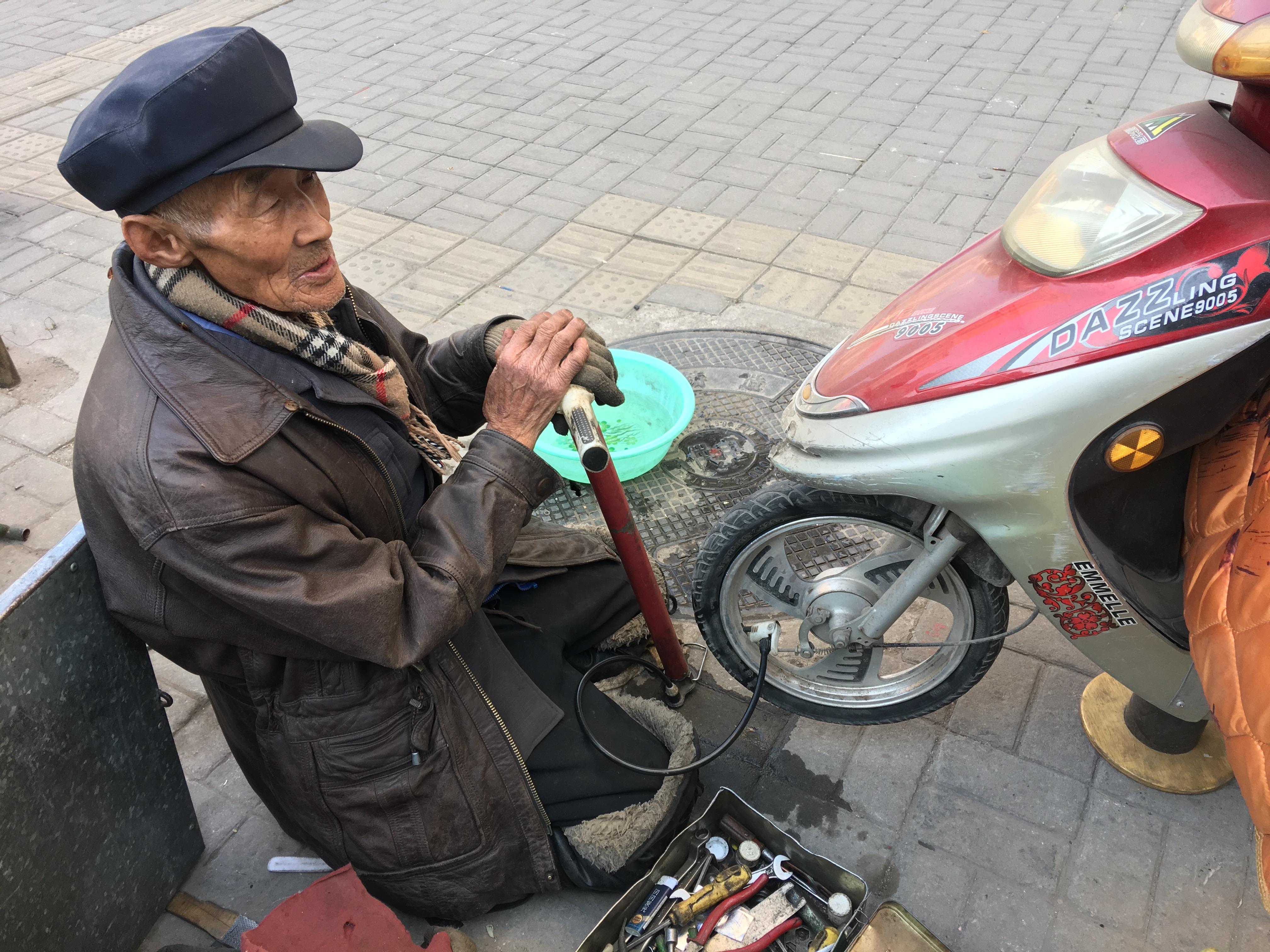 撞了人保险公司全赔吗 车祸修车由保险公司派人修?