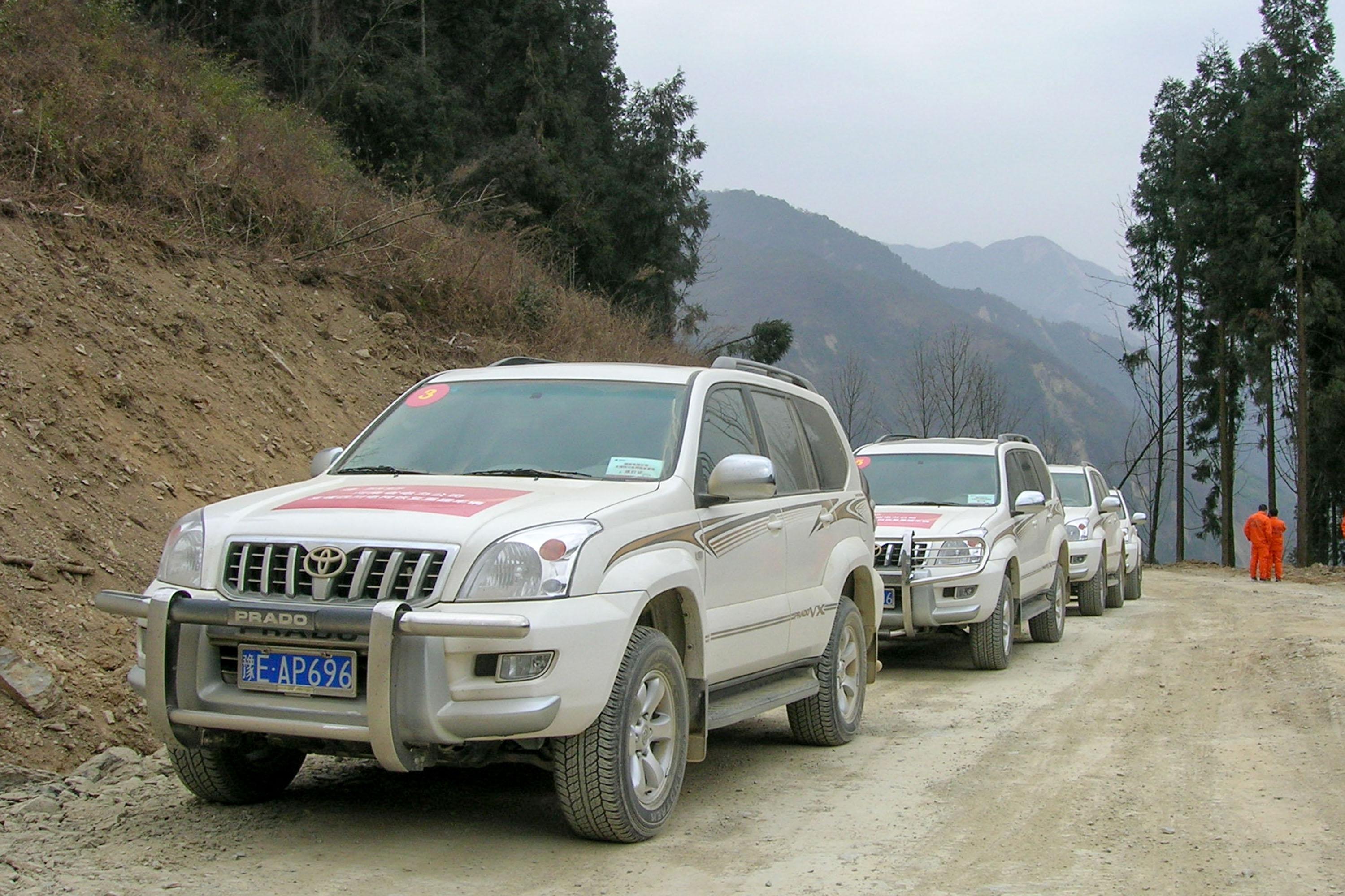 当初没有这些60万以上的越野车 根本进入不了川内施援