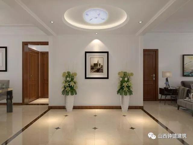 顶面一个简单的圆形吊顶,简单的石膏线收边,使得顶面既简单又不失层次