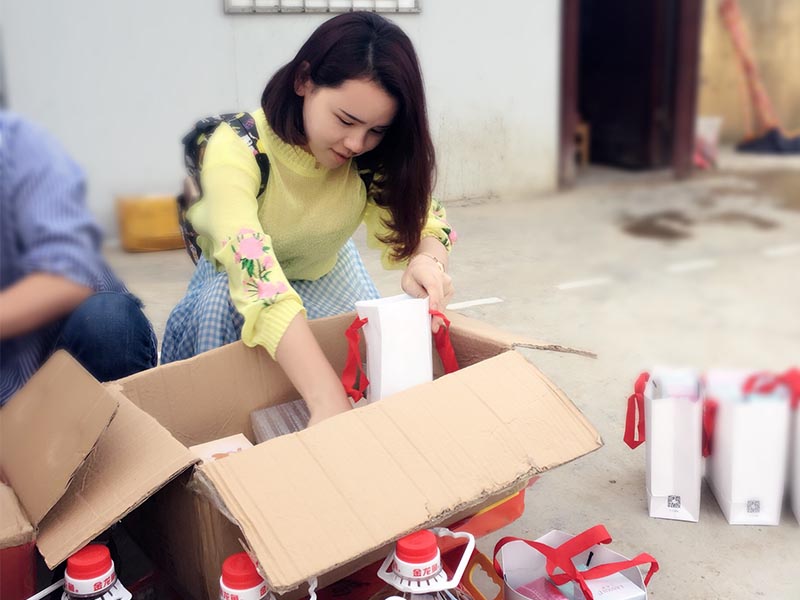 《索玛花开》央视热播:梵秀伊深入大凉山爱心公益行