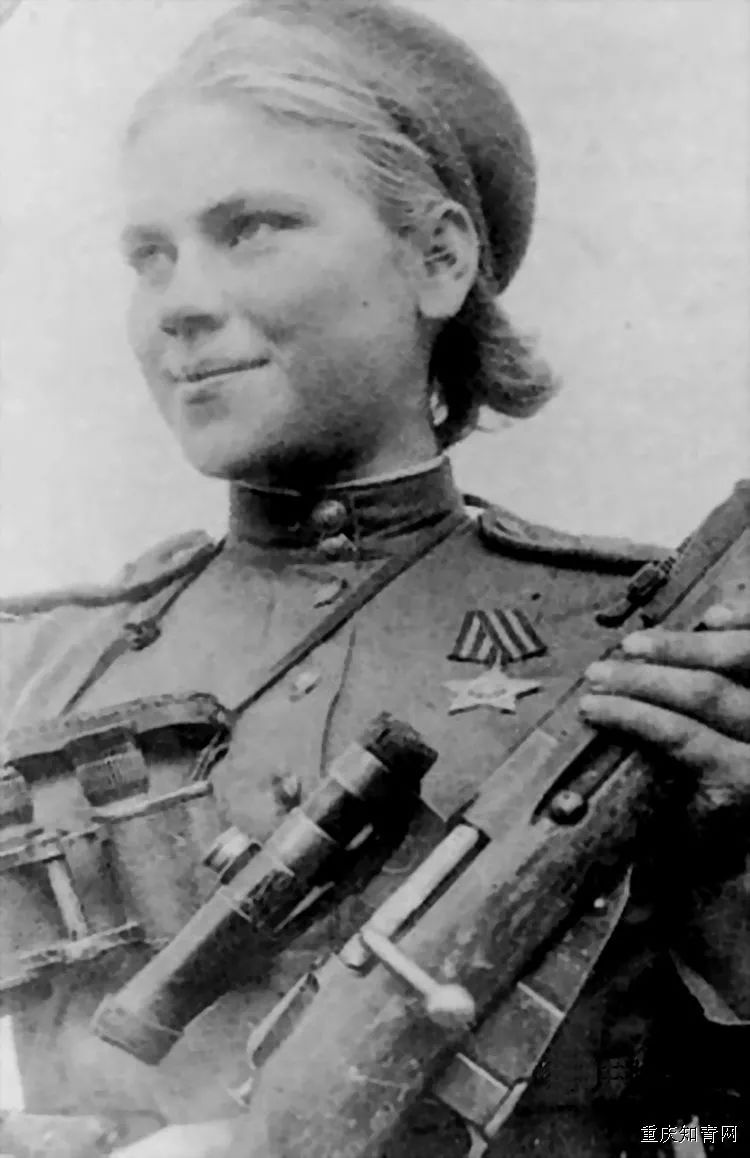 苏联女兵战场图片