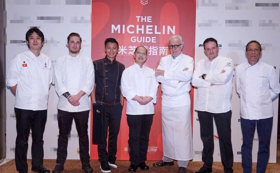 谢霆锋真的改行当厨师了!献菜米其林容祖儿狄波拉现身助阵