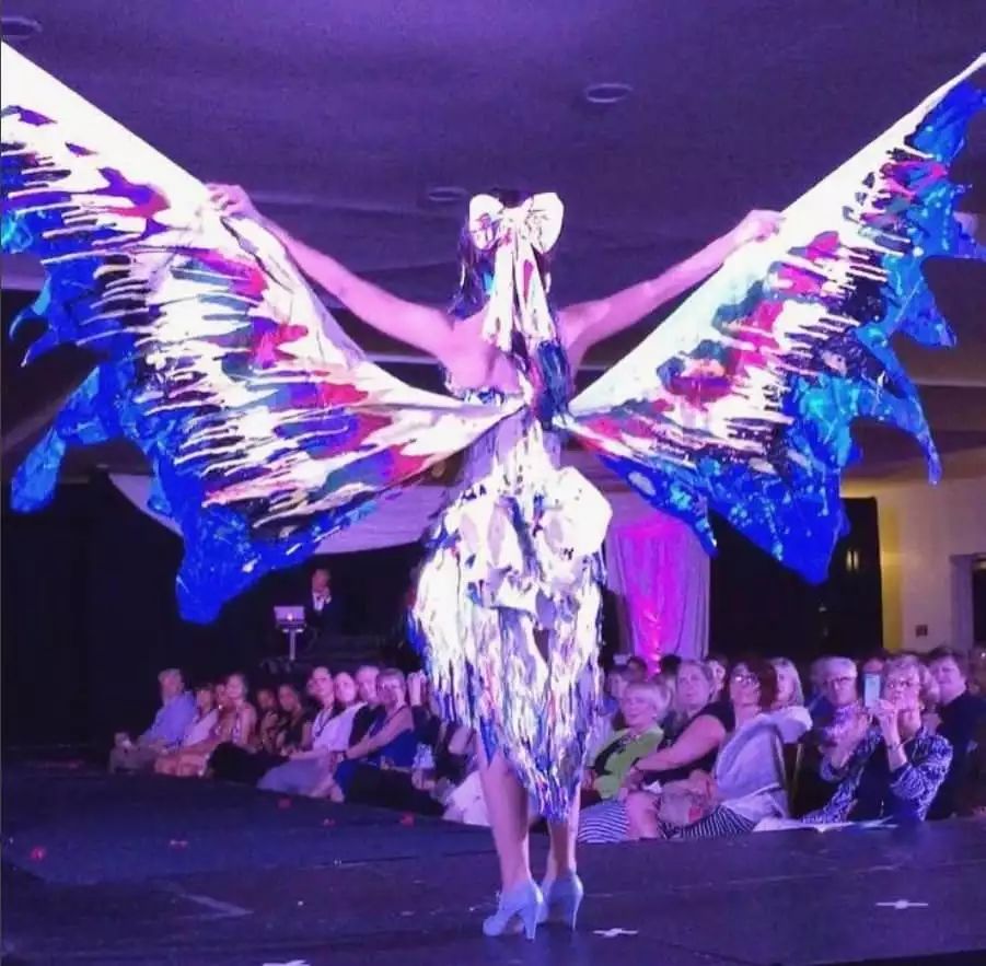 银河国际官网:剑桥大学光屁股大赛的获胜选手们