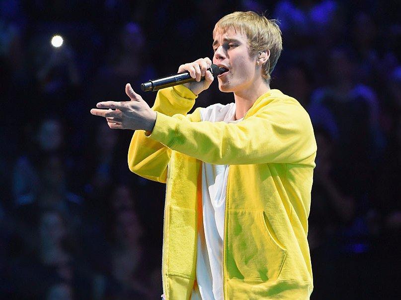 第九名是贾斯汀·比伯,他的ins账号@justinbieber拥有9390万粉丝.