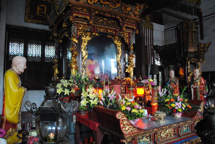 肉身至今還保存在南華禪寺,供奉在六祖殿中