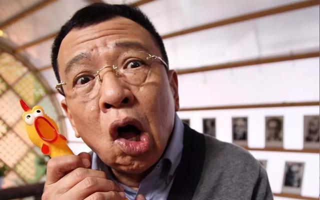 香港第一个开奔驰的艺人,显赫家世惊倒世人,至少官9代