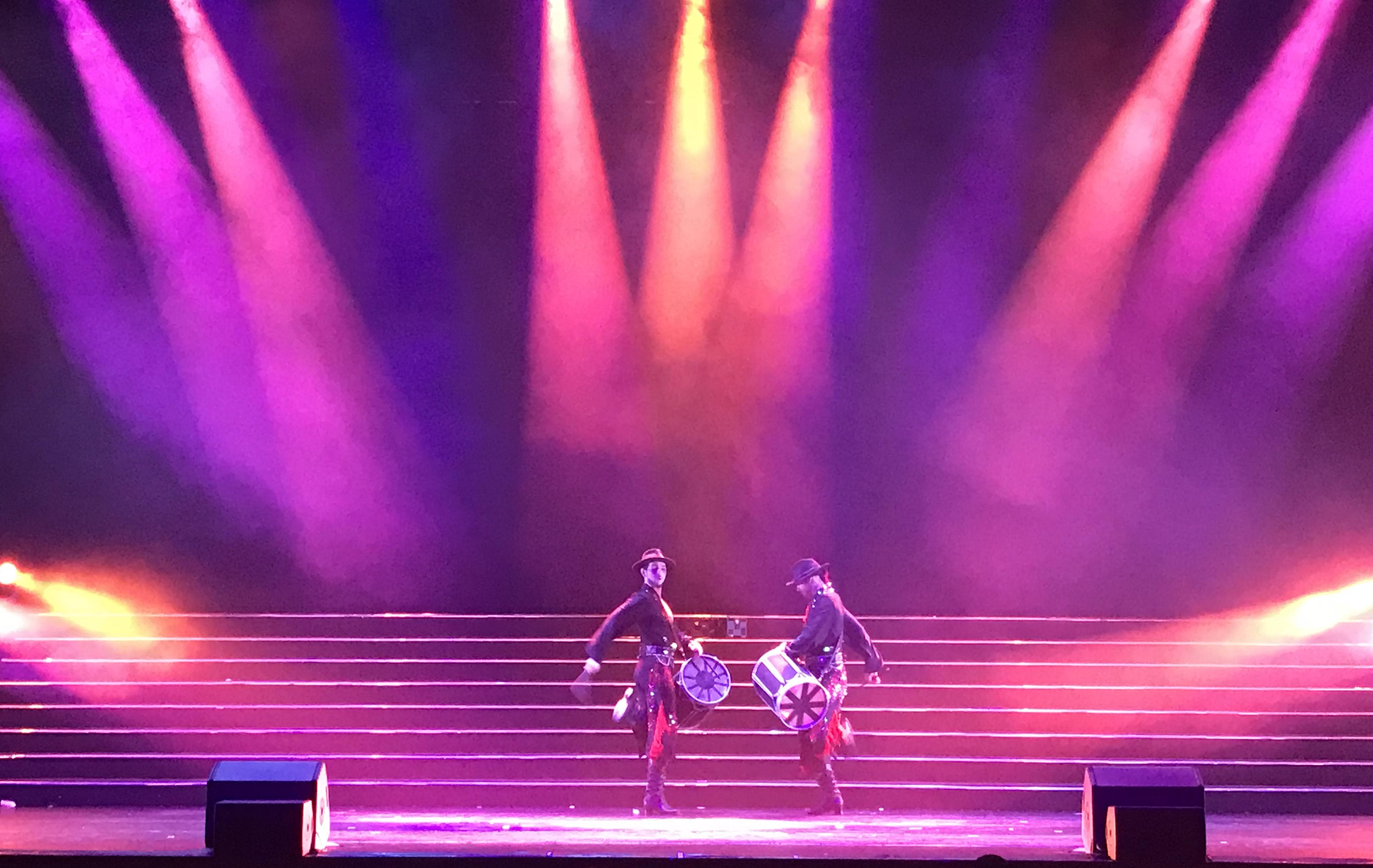 澳门百老汇太精彩 老外就是够开放