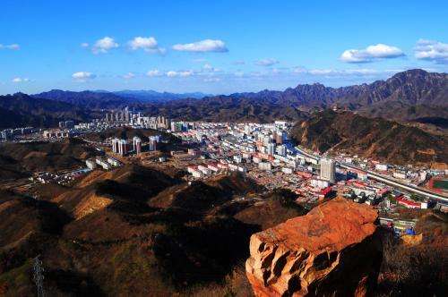 密雲區接壤,北與承德縣相鄰,南隔長城與天津市薊州區和唐山市遷西縣