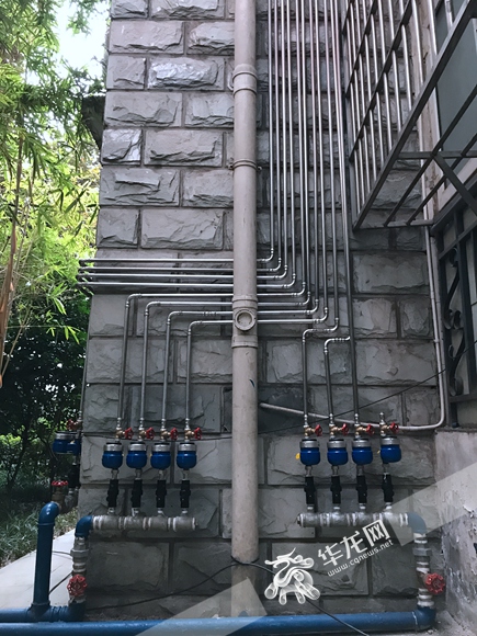 施工方采用了管径为dn20的不锈钢管,在美观轻巧的同时,也非常坚固