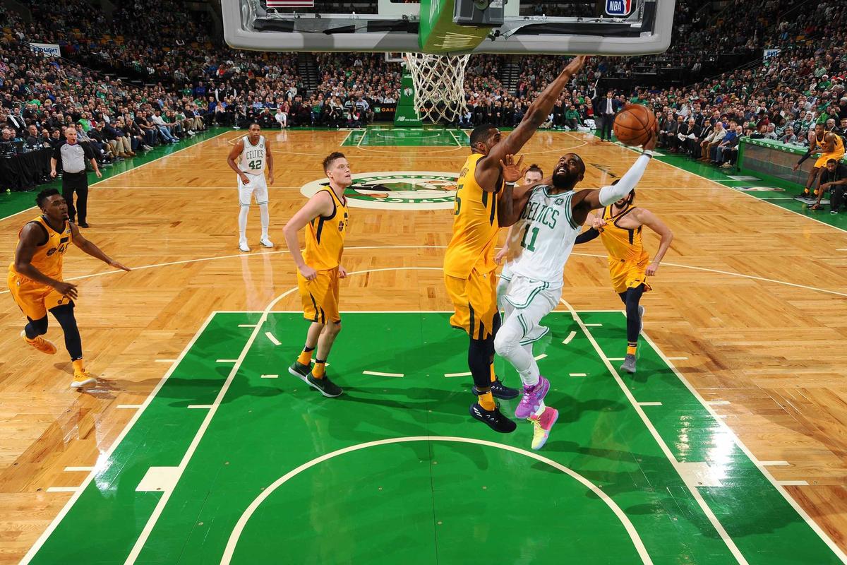 在戈贝尔伤退的情况下,爵士队爆发出惊人的能量,客场以107-95爆冷战胜