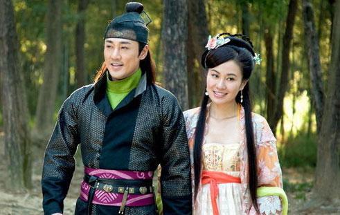 是《再生缘》中的少华与孟丽君,还是《紫钗奇缘》中的霍小玉和纳兰东