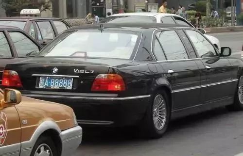 开发公司老板座驾,搞房地产的有钱,任性啊 大名鼎鼎的付幼生的座驾