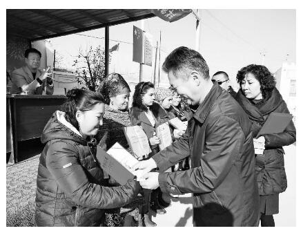 340万元是怎样捡进农民口袋中的自治区农业厅组织疏附县萨依巴格乡