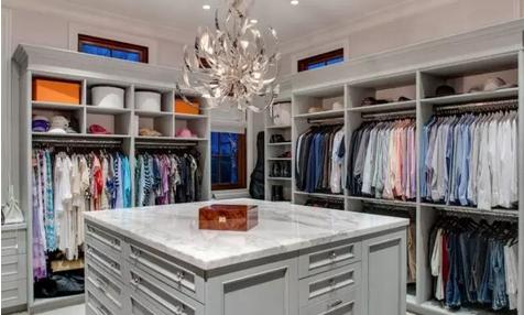 大家看过小时代的都见过顾里的衣柜,那是一个所有女生都梦寐以求