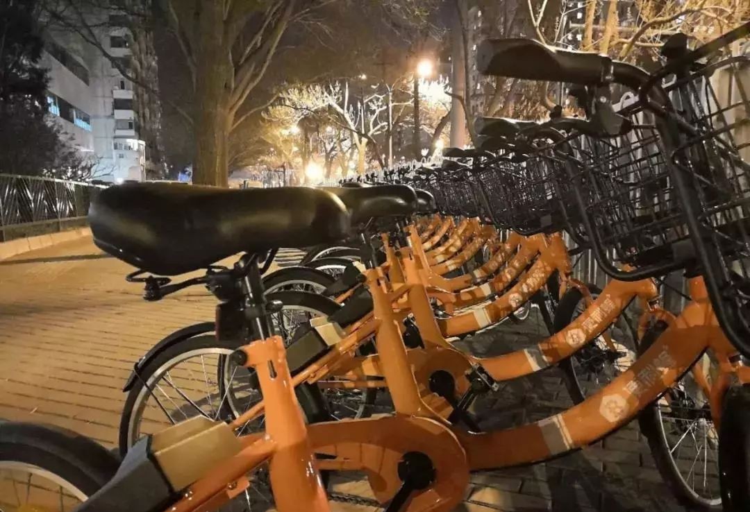 遗憾的是,便利蜂方面并没有解答我们的疑问,只是说