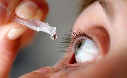 70岁爹爹误以为患上干眼症狂滴眼药水结果竟要接受角膜移植