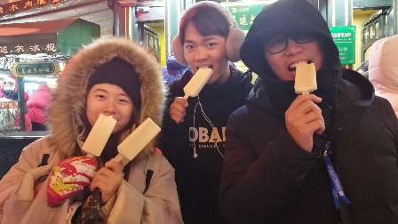 穿着羽绒服排队买冰棍,哈气成冰的季节每天依然可以卖出10000多根