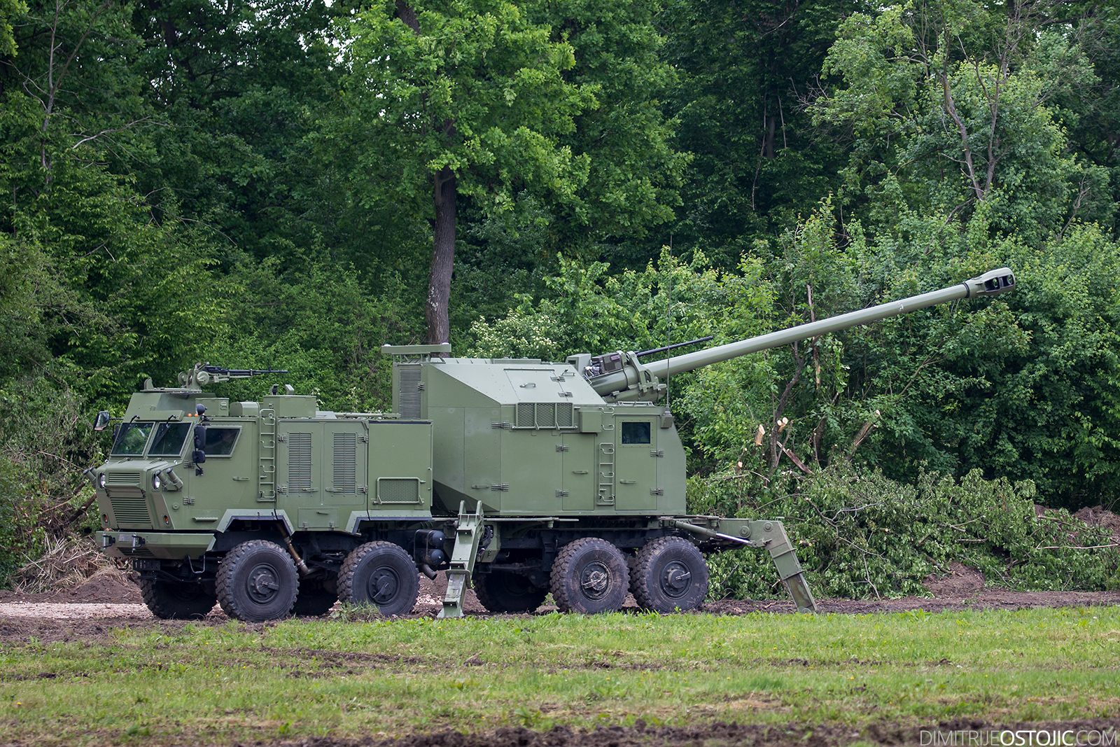 小国也能出精品塞尔维亚诺拉b52卡车炮