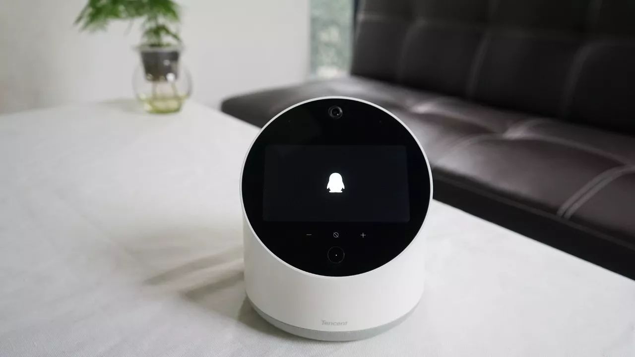 腾讯 Qrobot 小 Q 机器人,可能是目前能买到最智能的一款_凤凰科技