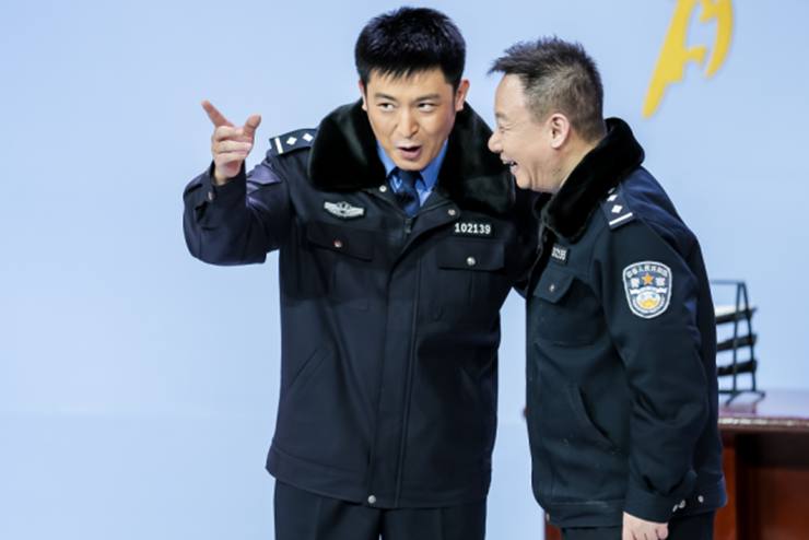 2009年春节联欢晚会上油个小品《吉祥三保》,当时小品里面演保安的