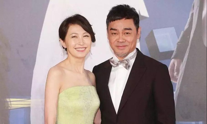 娱乐圈没真爱?这几对明星夫妻相识多年却恩爱如初