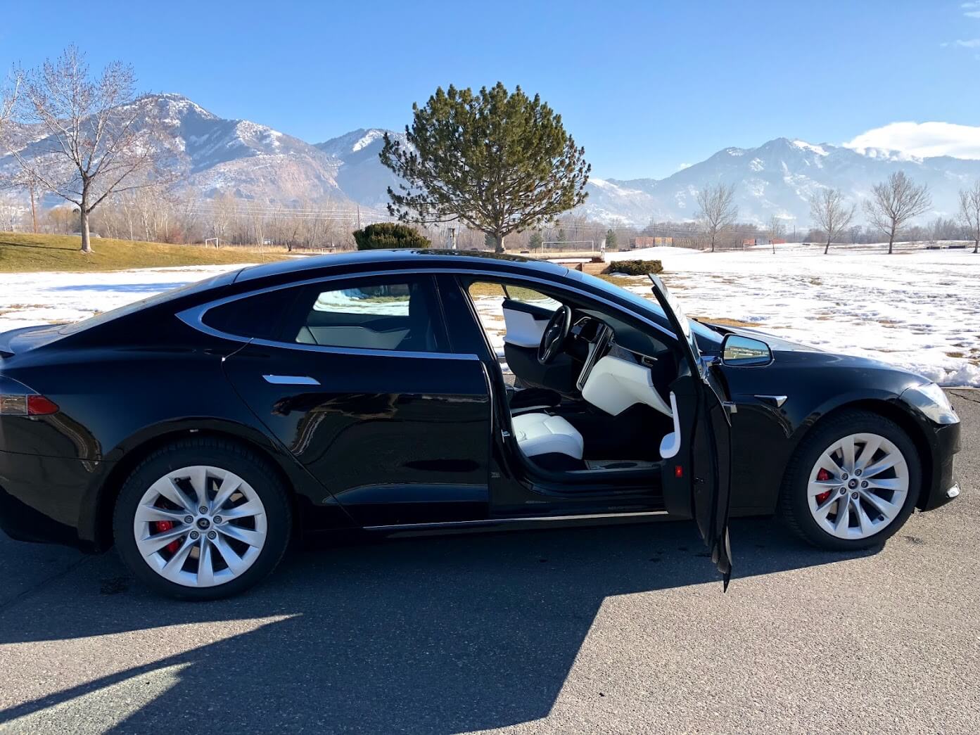 厉害了 可以挡子弹的特斯拉 model s 你怕了吗?