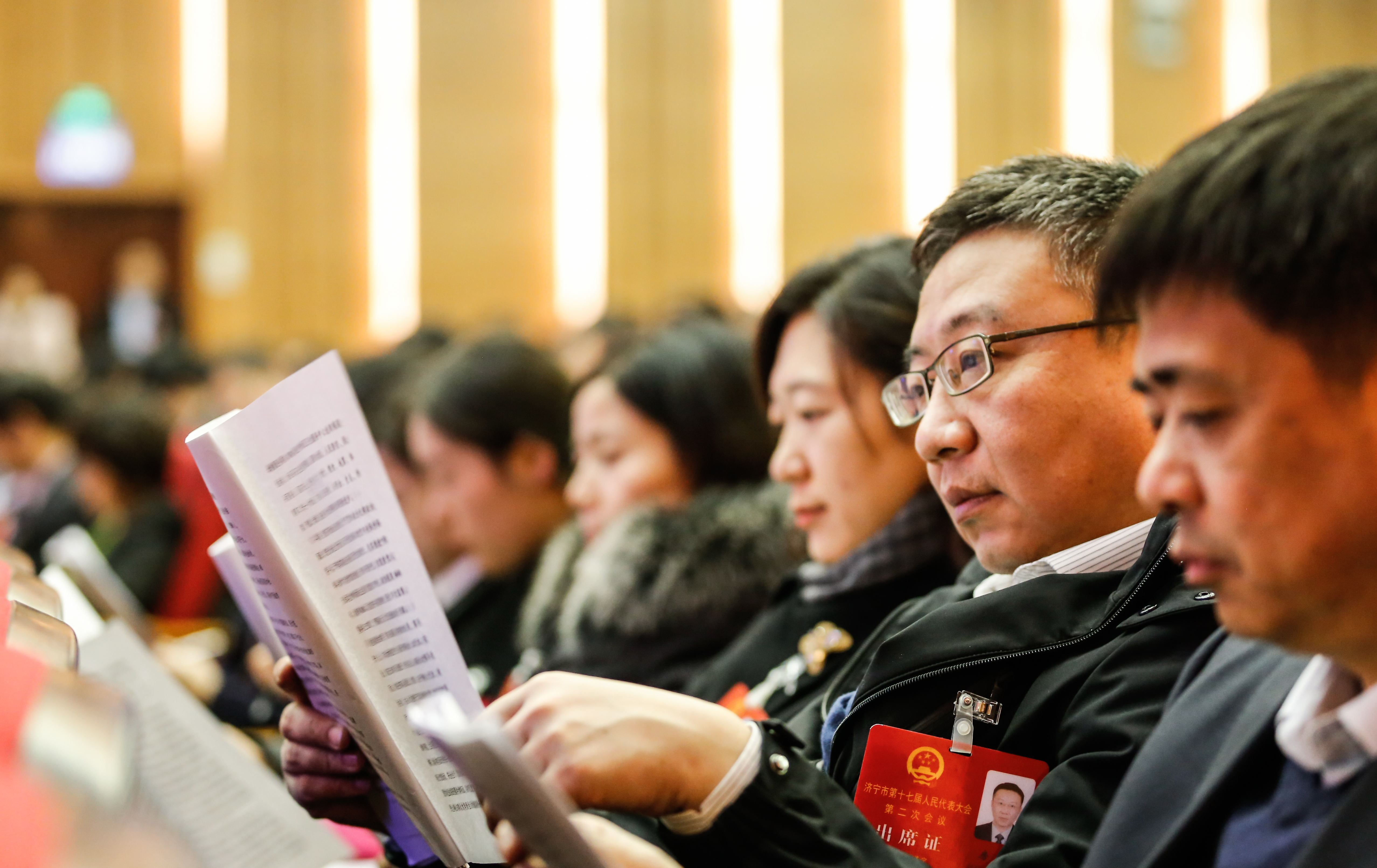 干字当头为今年的政府工作报告点赞打call