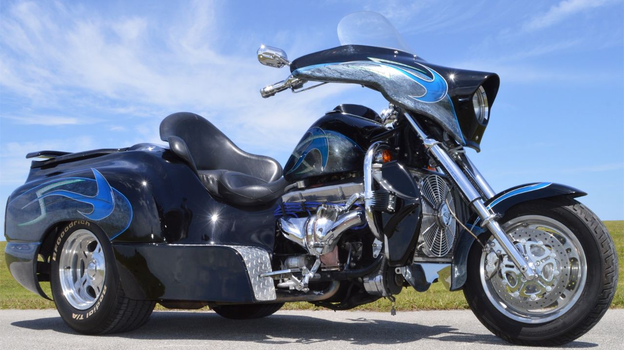 加速最快的量产级三轮摩托车--boss hoss