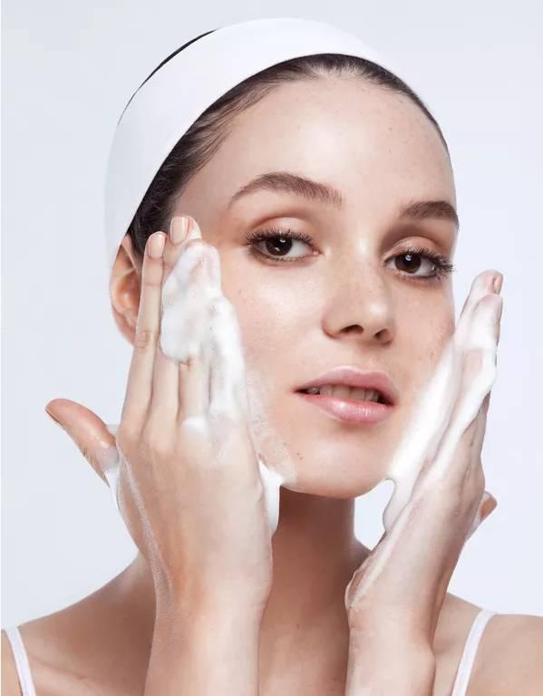 如何提升皮肤的抓水力,让皮肤水润有光泽!