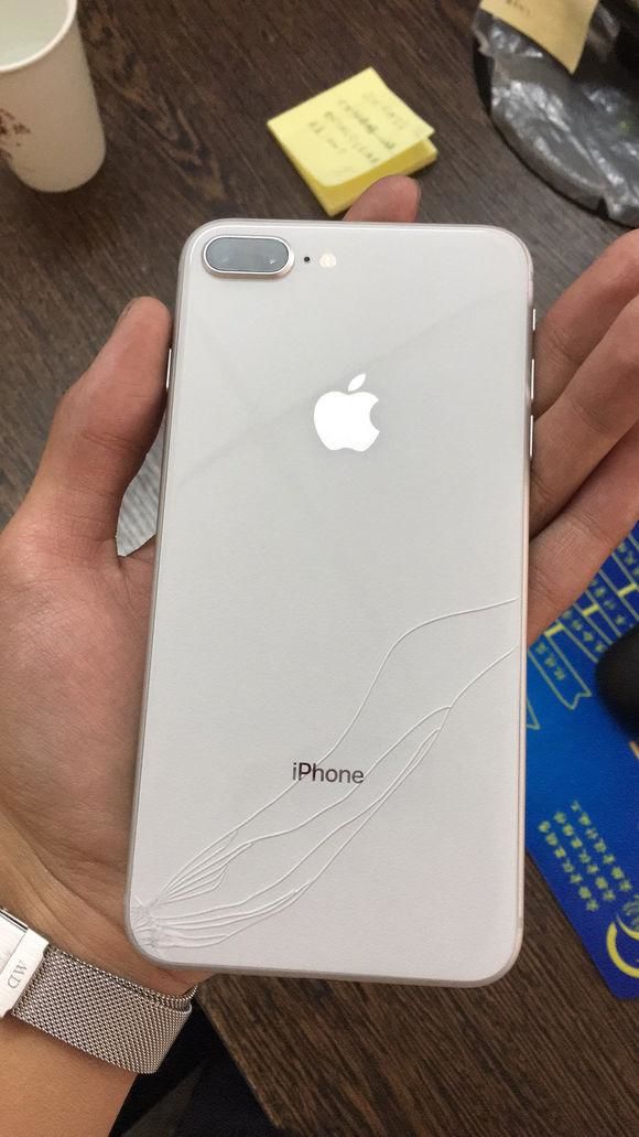 iphone8玻璃后盖吓坏果粉华强北20块钱就可搞定